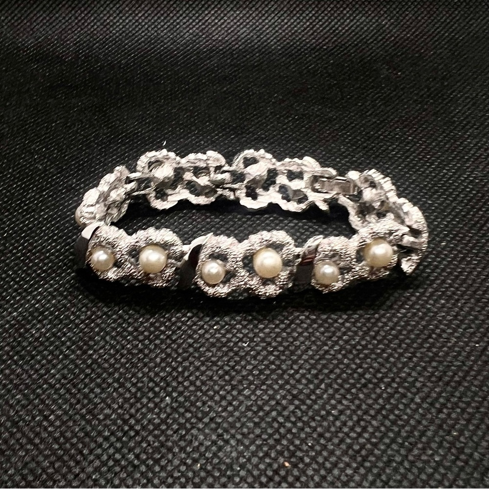 Vintage Crown Trifari Pearl Silver tone Link Bracelet Jewelry‎